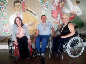 Руслана Фарина (крайня зліва) із друзями