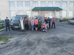 два авто які поїхали в зону бойових дій